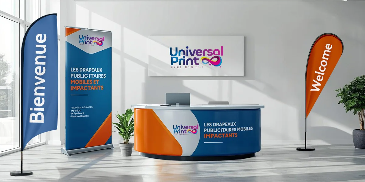 Stand d’accueil avec comptoir, kakémonos et drapeaux publicitaires en intérieur